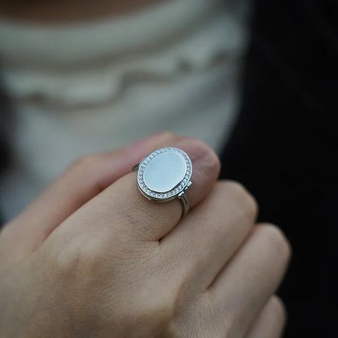 Oval Locket Ring with Photo – Personalized Gold or Silver